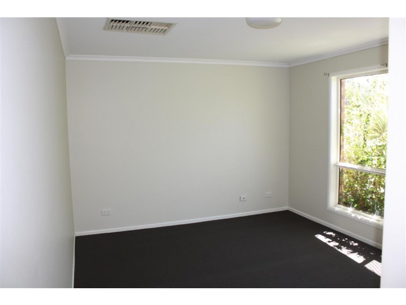 54 Braeside Road, Emerald QLD 4720