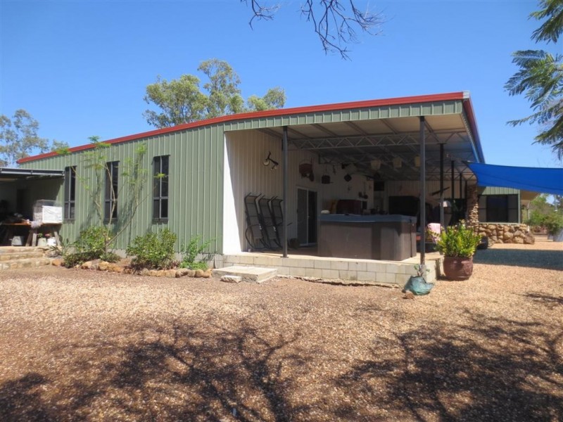 35 Raintree Ave, Sapphire QLD 4702