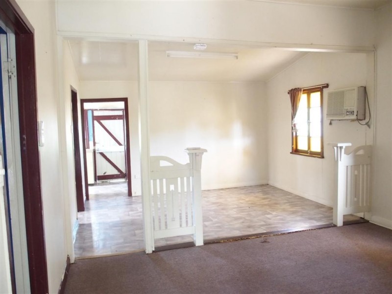 7 Robert Street, Emerald QLD 4720