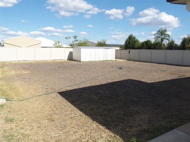 50 Mayfair Drive, Emerald QLD 4720