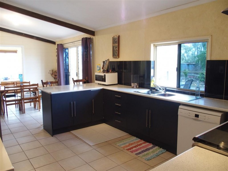 28 Silica Rd, Emerald QLD 4720