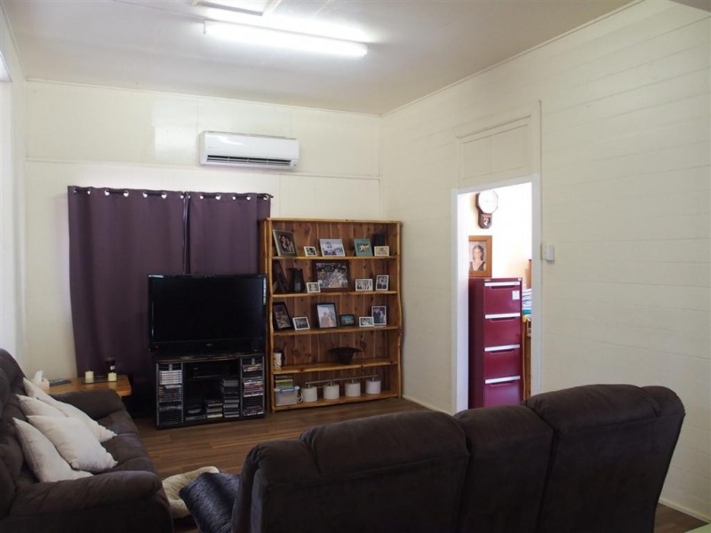 28 Silica Rd, Emerald QLD 4720