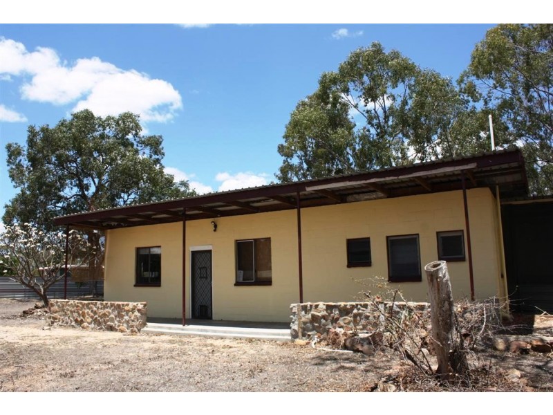 7 Baker Road, Sapphire QLD 4702