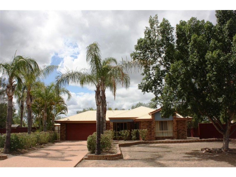 10 Coaker Drive, Emerald QLD 4720