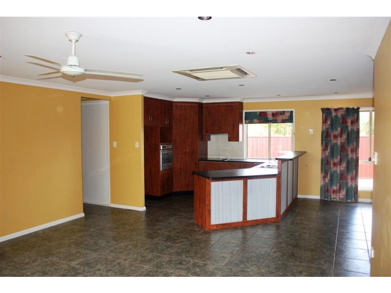 10 Coaker Drive, Emerald QLD 4720