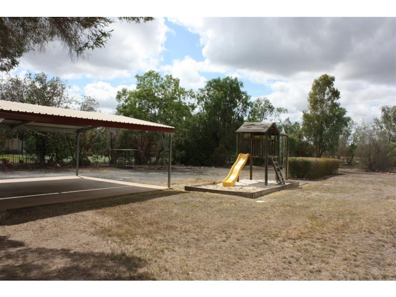 10 Coaker Drive, Emerald QLD 4720