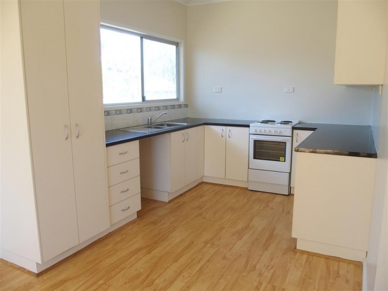 16 Bridgeman Street, Emerald QLD 4720