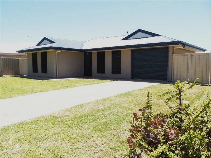 73 Loch Street, Emerald QLD 4720
