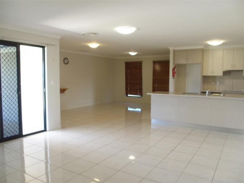 73 Loch Street, Emerald QLD 4720