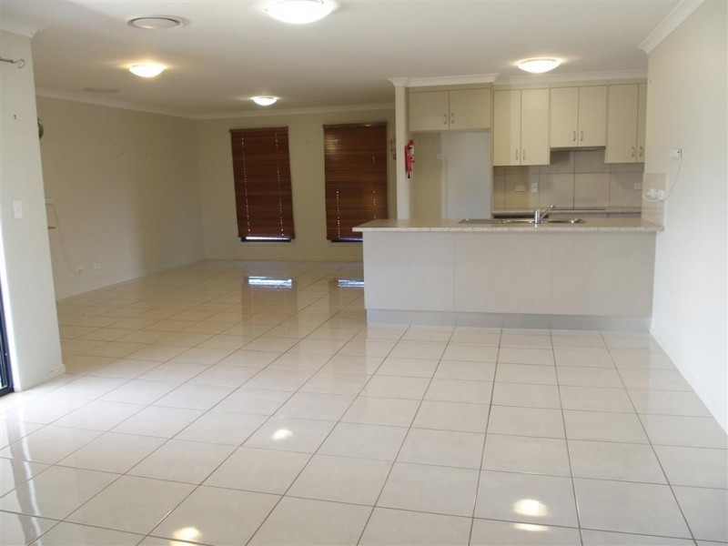 73 Loch Street, Emerald QLD 4720