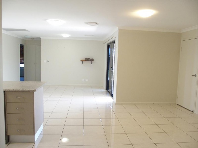 73 Loch Street, Emerald QLD 4720