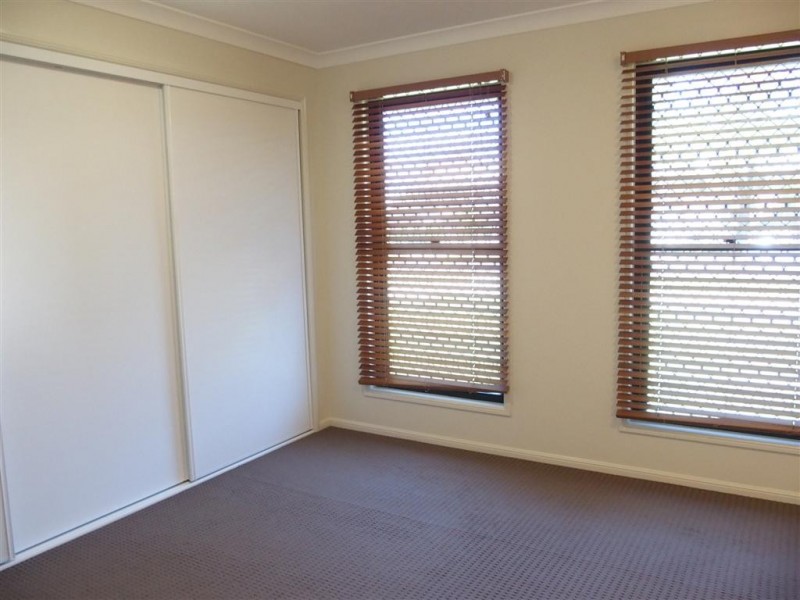 73 Loch Street, Emerald QLD 4720
