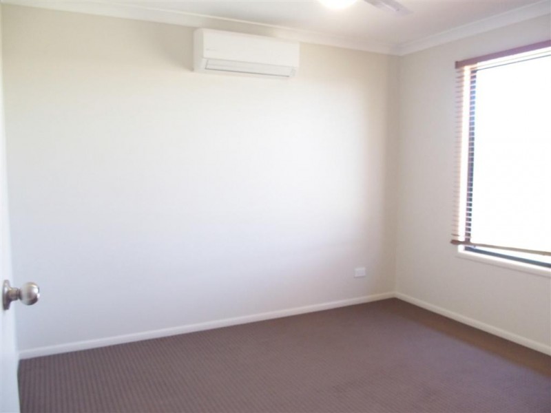 73 Loch Street, Emerald QLD 4720
