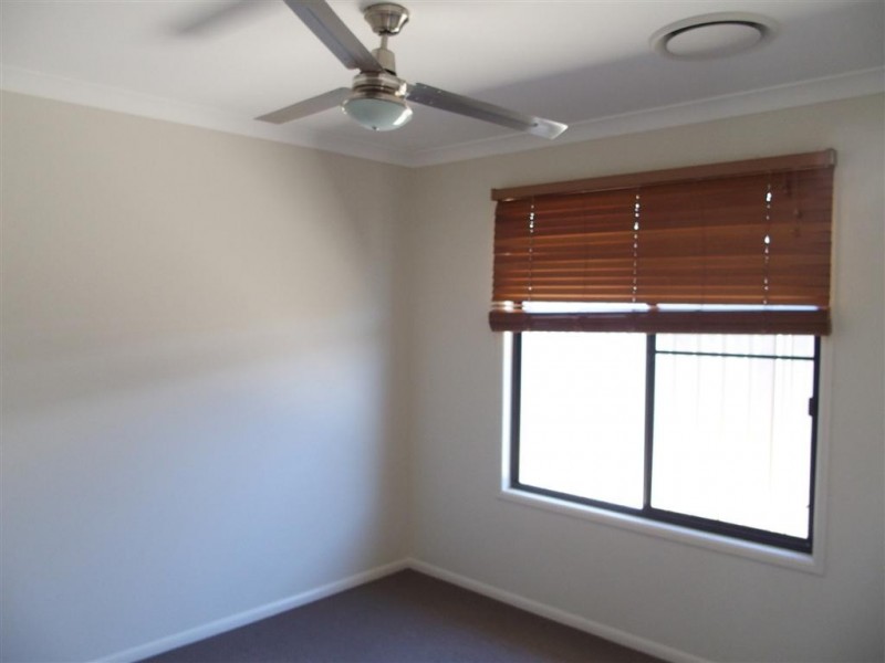 73 Loch Street, Emerald QLD 4720