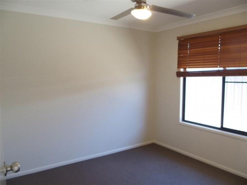 73 Loch Street, Emerald QLD 4720