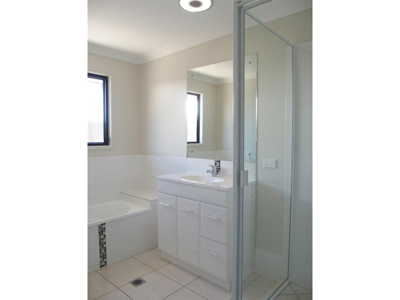 73 Loch Street, Emerald QLD 4720