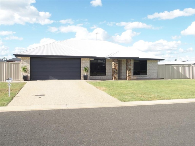 74 Canterbury Road, Emerald QLD 4720