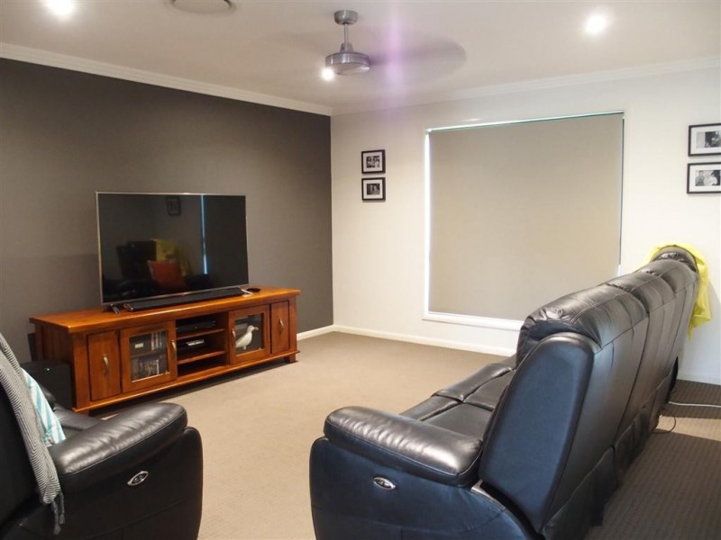 74 Canterbury Road, Emerald QLD 4720