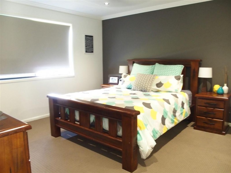 74 Canterbury Road, Emerald QLD 4720