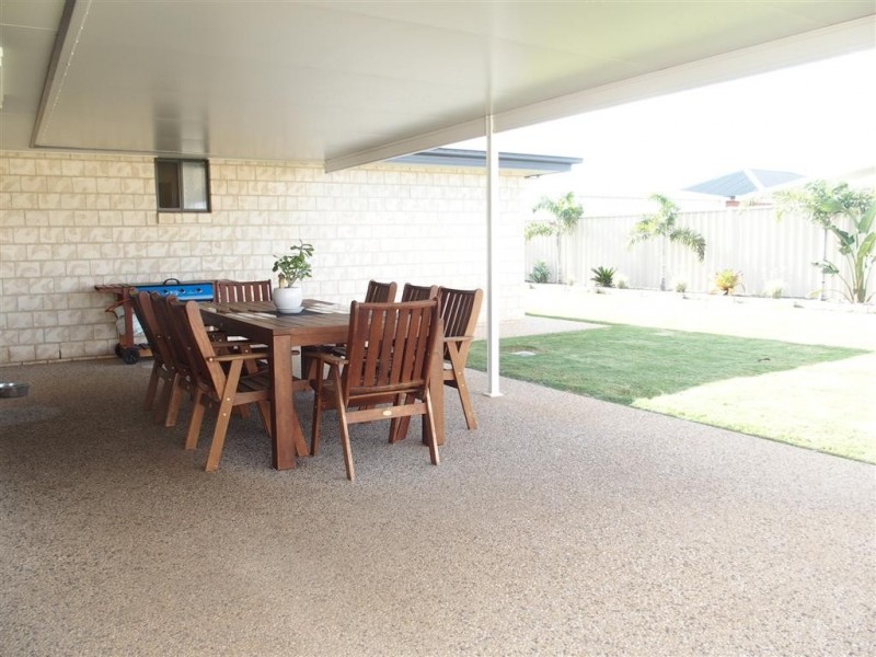 74 Canterbury Road, Emerald QLD 4720