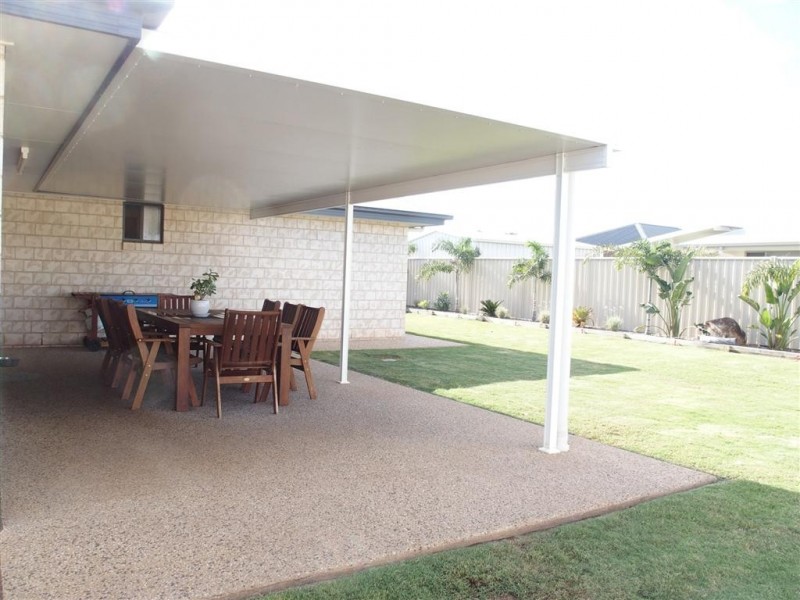 74 Canterbury Road, Emerald QLD 4720