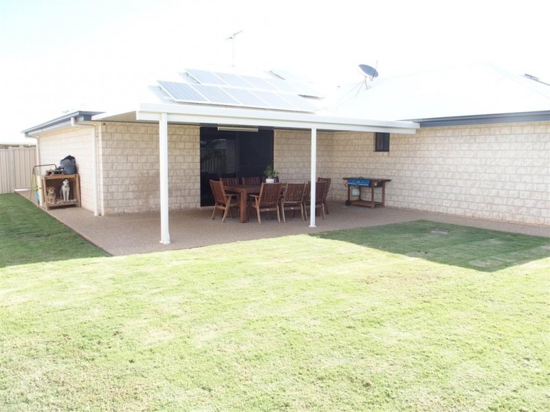 74 Canterbury Road, Emerald QLD 4720