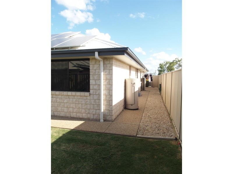 74 Canterbury Road, Emerald QLD 4720