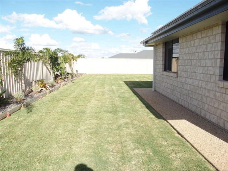 74 Canterbury Road, Emerald QLD 4720