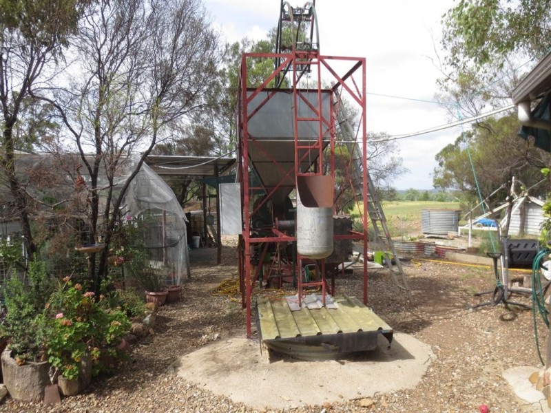 MC 71529 25 Rubyhill Crescent, Sapphire QLD 4702