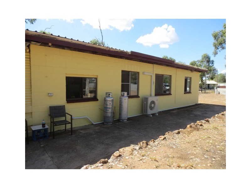 7 Baker Road, Sapphire QLD 4702