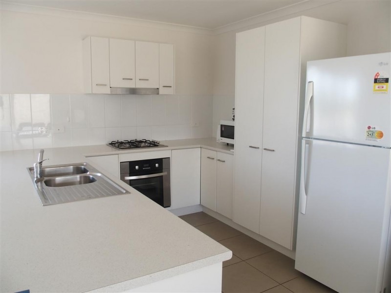 1/40 Lakeside Drive, Emerald QLD 4720