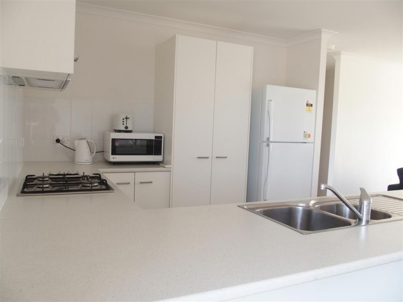 1/40 Lakeside Drive, Emerald QLD 4720