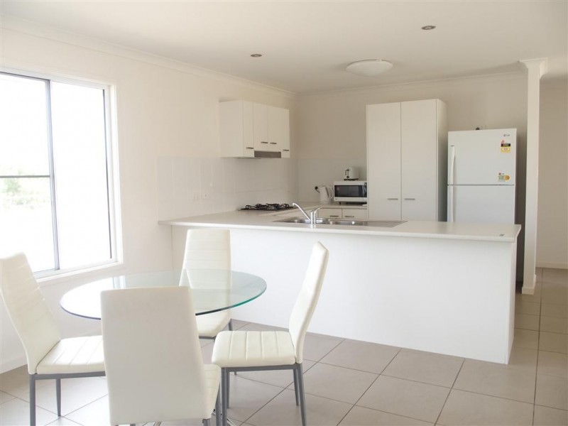 1/40 Lakeside Drive, Emerald QLD 4720