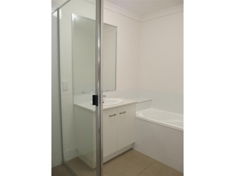 1/40 Lakeside Drive, Emerald QLD 4720