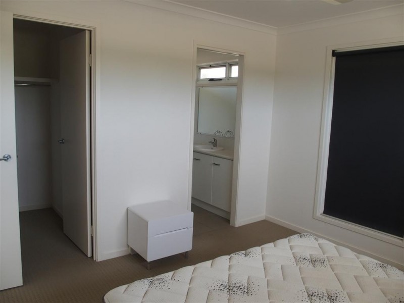 1/40 Lakeside Drive, Emerald QLD 4720