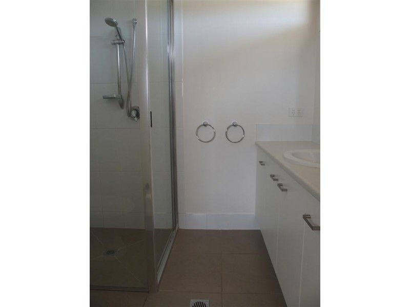 1/40 Lakeside Drive, Emerald QLD 4720