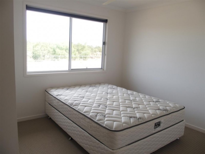 1/40 Lakeside Drive, Emerald QLD 4720