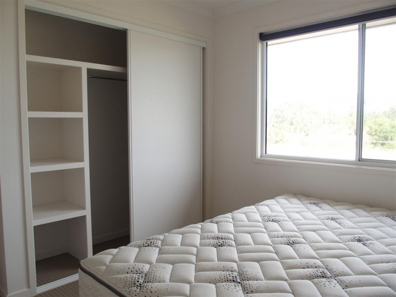 1/40 Lakeside Drive, Emerald QLD 4720
