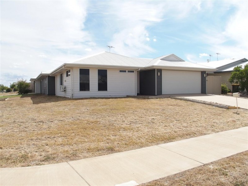 1/40 Lakeside Drive, Emerald QLD 4720
