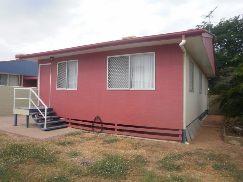 9 Vicki Close, Emerald QLD 4720