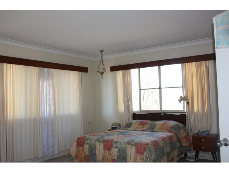 98 Caringal Road, Emerald QLD 4720