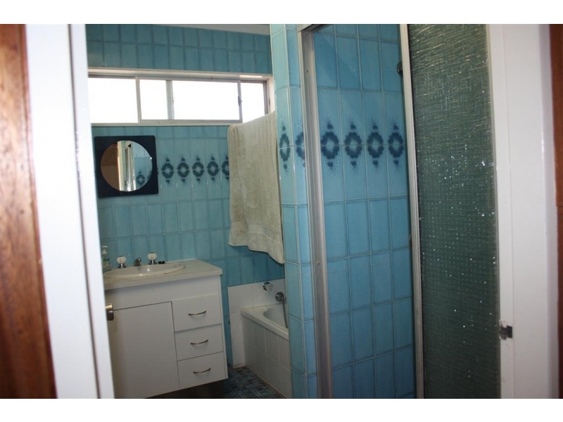 98 Caringal Road, Emerald QLD 4720