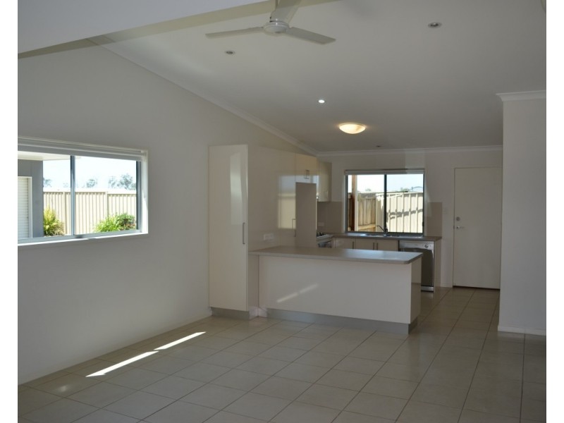 18/8 Hillcrest Street, Emerald QLD 4720