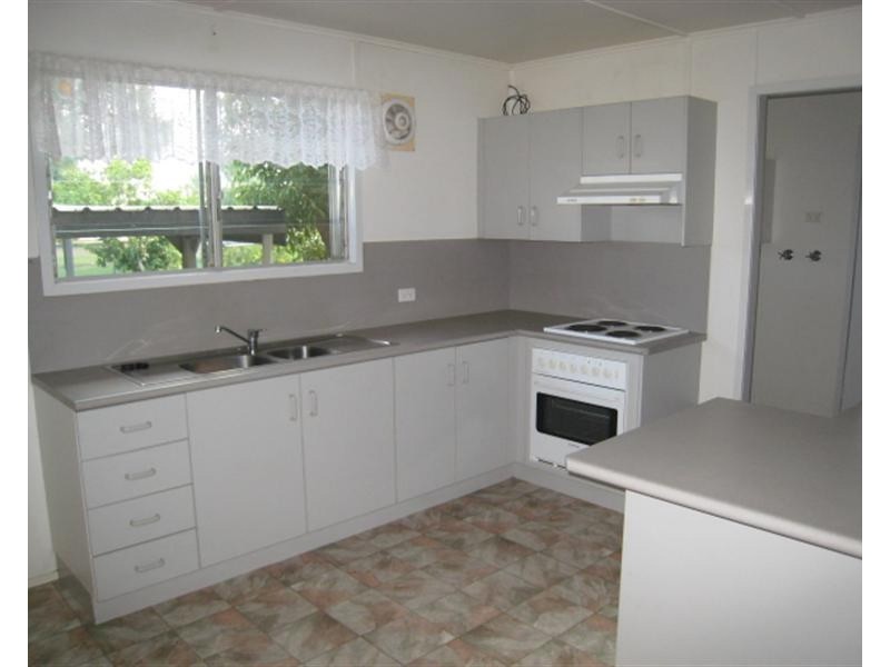2 Oak Street, Blackwater QLD 4717