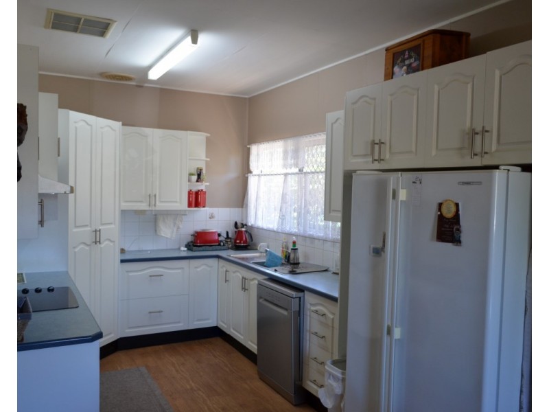 11 Mckendry Street, Emerald QLD 4720