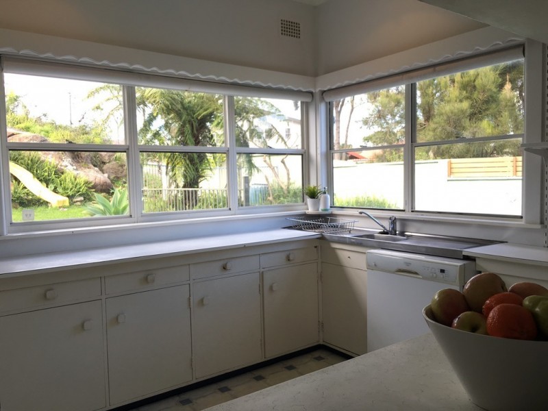 24 DELAIGH AVENUE, North Curl Curl NSW 2099