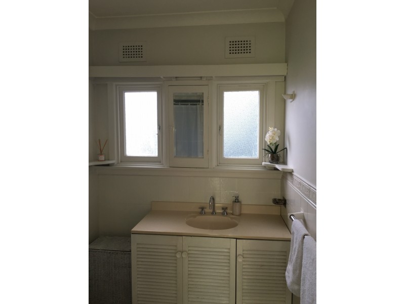 24 DELAIGH AVENUE, North Curl Curl NSW 2099