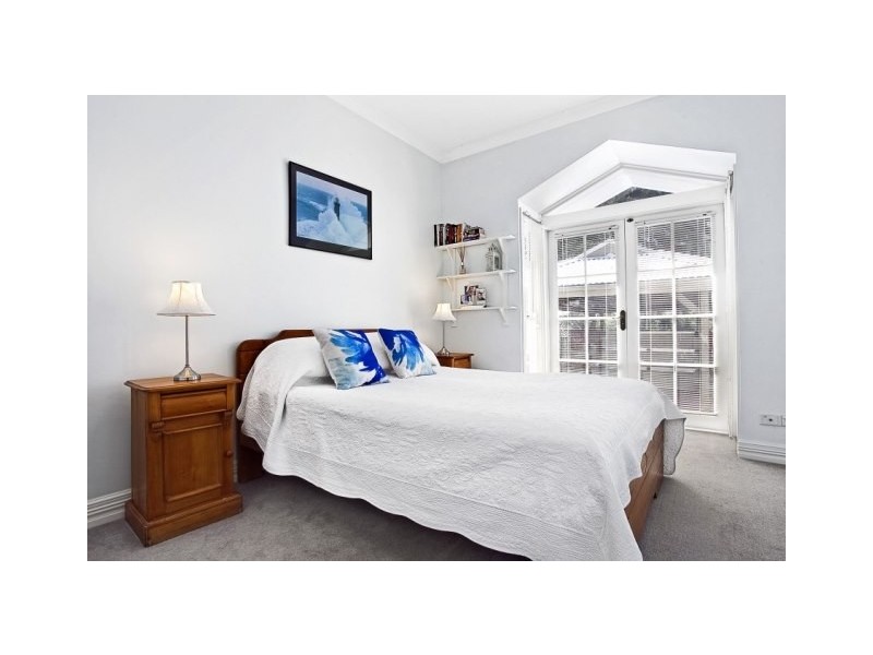 66 WYADRA AVENUE, Freshwater NSW 2096