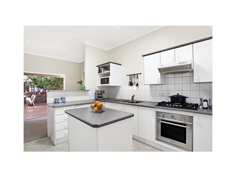 66 WYADRA AVENUE, Freshwater NSW 2096