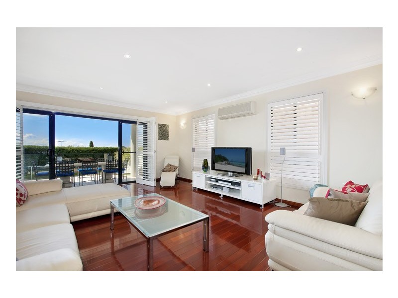 12 Valley View Road, Frenchs Forest NSW 2086